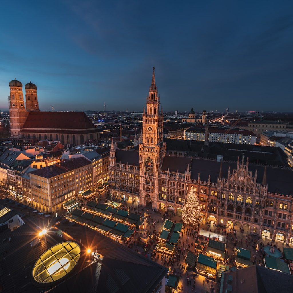 Munich_night_daniel-sessler-C6l894Q7wpI-unsplash
