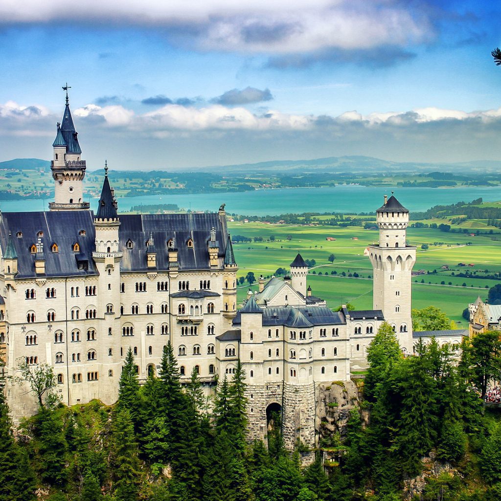 Neuschwanstein-castle-germany_l