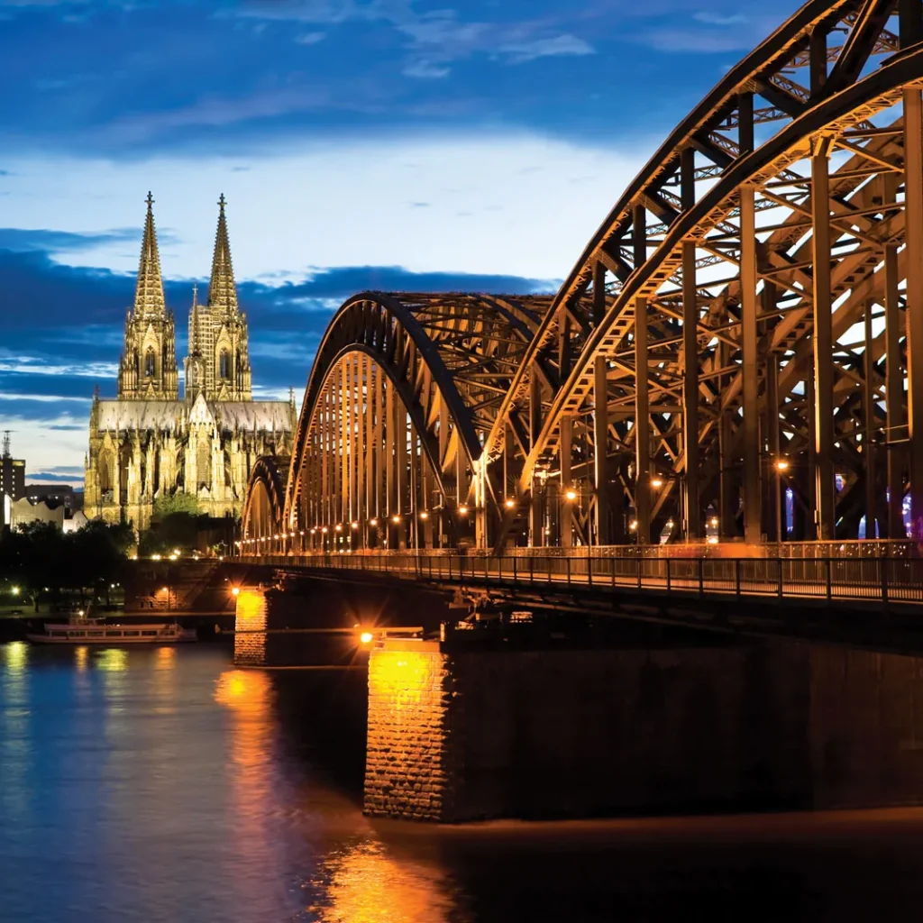 rail-Hohenzollern-pedestrian-bridge-cathedral-Cologne-Rhine